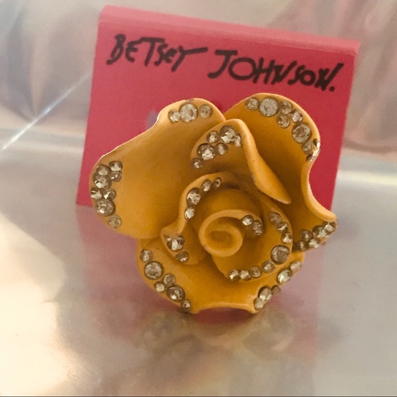 Betsey Johnson Jewelry - Yellow rose vintage Betsey Johnson ring crystal rhinestone pinup rockabilly doll